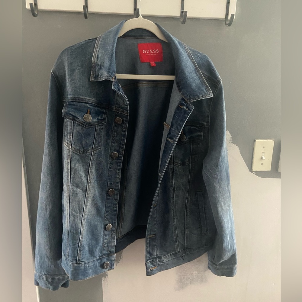 Gently Used GUESS Women’s Jean Jacket Sz Large Dark Wash